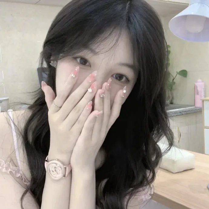 9顶假发的女孩